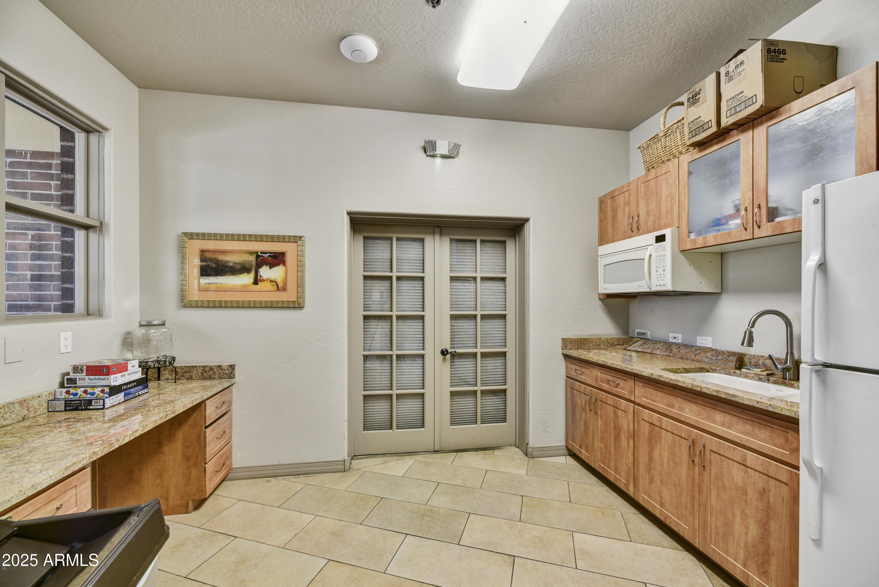 16 West Encanto Boulevard, Unit 22 Phoenix, AZ 85003 - Photo 33 of 34 a kitchen with stainless steel appliances granite countertop a sink stove and cabinets