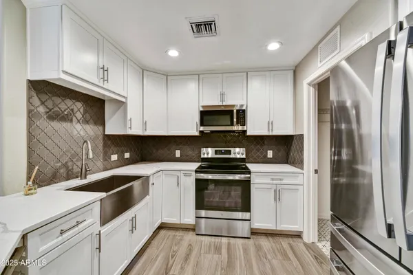 $389,900 | 16 West Encanto Boulevard, Unit 22, Phoenix, AZ 85003