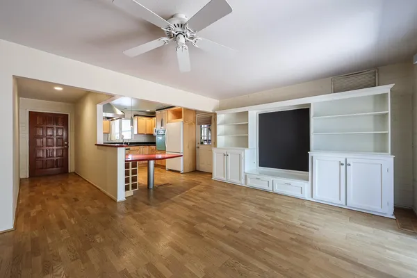 $2,300 | 7608 East 4th Street, Scottsdale, AZ 85251