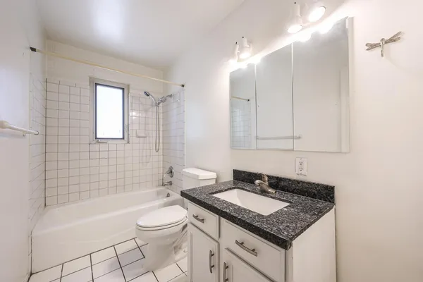 $2,300 | 7608 East 4th Street, Scottsdale, AZ 85251