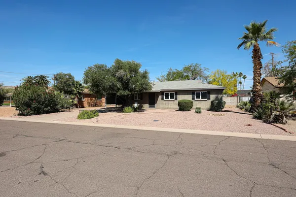 $2,300 | 7608 East 4th Street, Scottsdale, AZ 85251