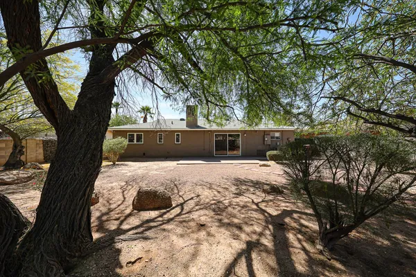 $2,300 | 7608 East 4th Street, Scottsdale, AZ 85251