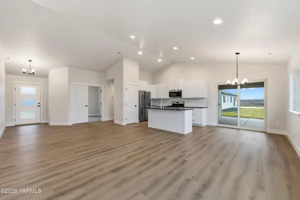 $386,850 | 401 Glenwood Avenue, Unit PHASE 11 LOT 315) SPEC, Grandview, WA 98930