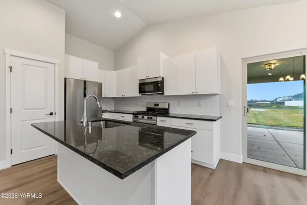 $386,850 | 401 Glenwood Avenue, Unit PHASE 11 LOT 315) SPEC, Grandview, WA 98930