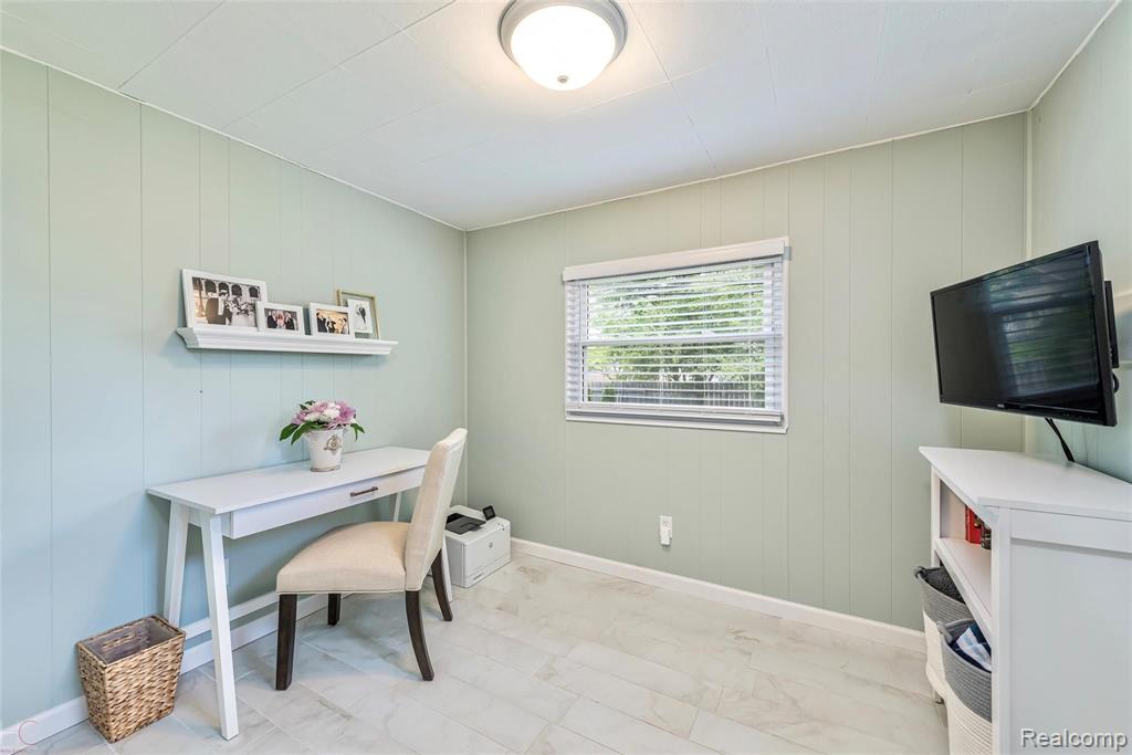 2940 Crooks Road Royal Oak, MI 48073 - Photo 18 of 20