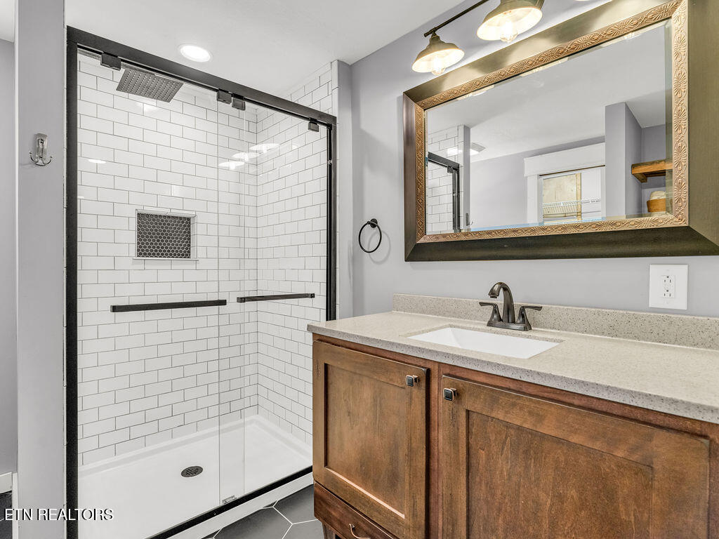 5917 Roberts Road Corryton, TN 37721 - Photo 15 of 33 primary bathroom