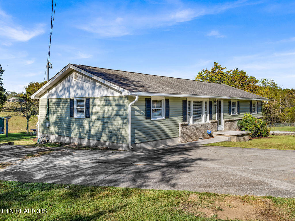 5917 Roberts Road Corryton, TN 37721 - Photo 3 of 33 front left