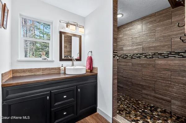 $695,000 | 676 South Rena Road, Oldtown, ID 83822