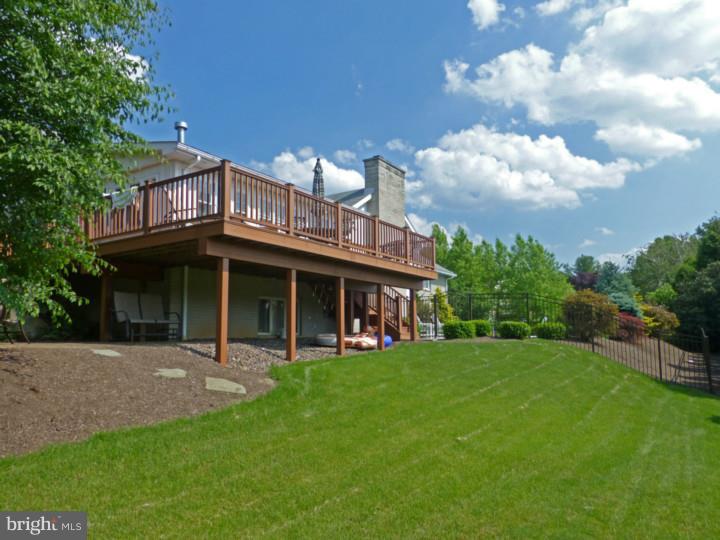 3130 Cricket Road Reading, PA 19605 - Photo 9 of 25 Exterior Back