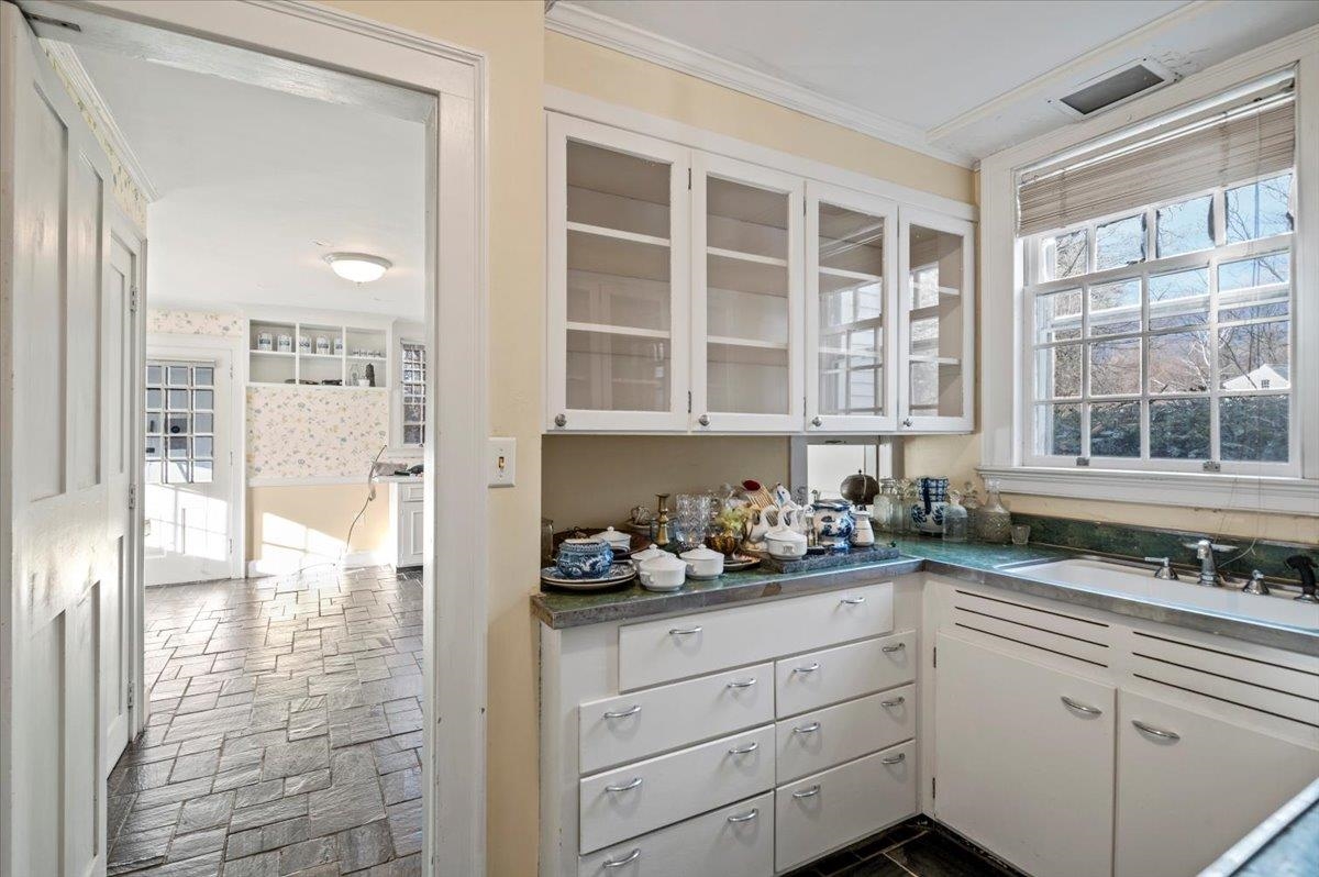 16 Walloomsac Road Bennington, VT 05201 - Photo 8 of 35