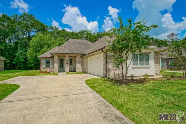 $345,000 | 16124 Blackstone Drive, Pride, LA 70770