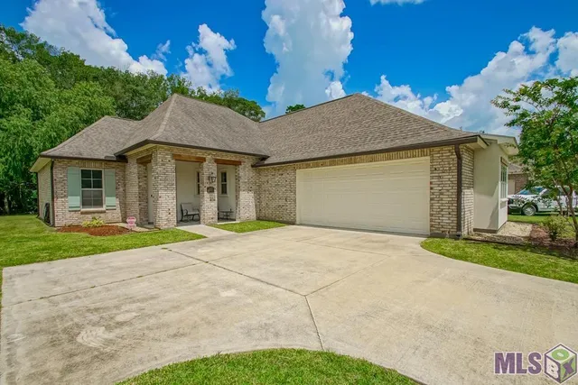 $345,000 | 16124 Blackstone Drive, Pride, LA 70770