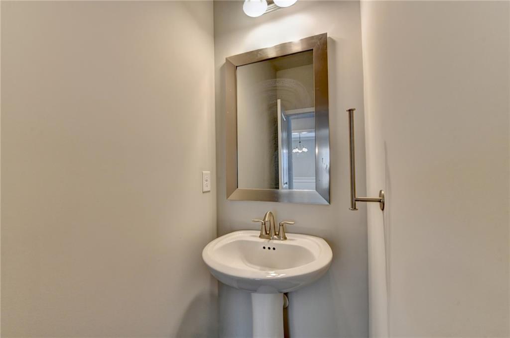 2375 Matlin Way Buford, GA 30519 - Photo 14 of 89