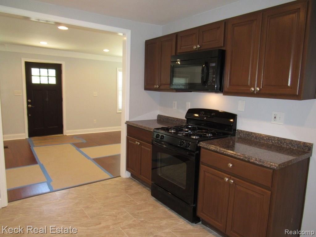 9521 Beech Daly Road Taylor, MI 48180 - Photo 7 of 29 9521 Beech Daly (53).JPG