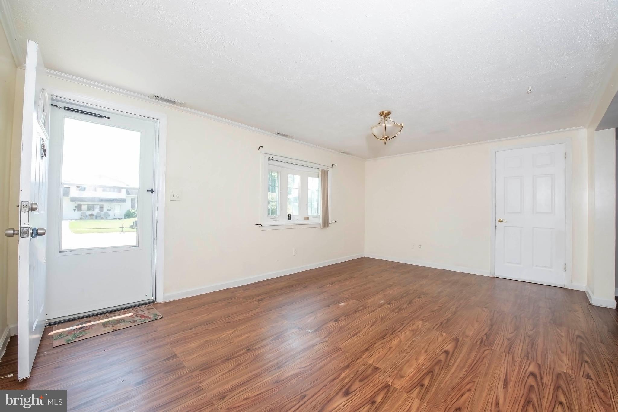 1204 Greentree Road Newark, DE 19713 - Photo 5 of 28 Living room