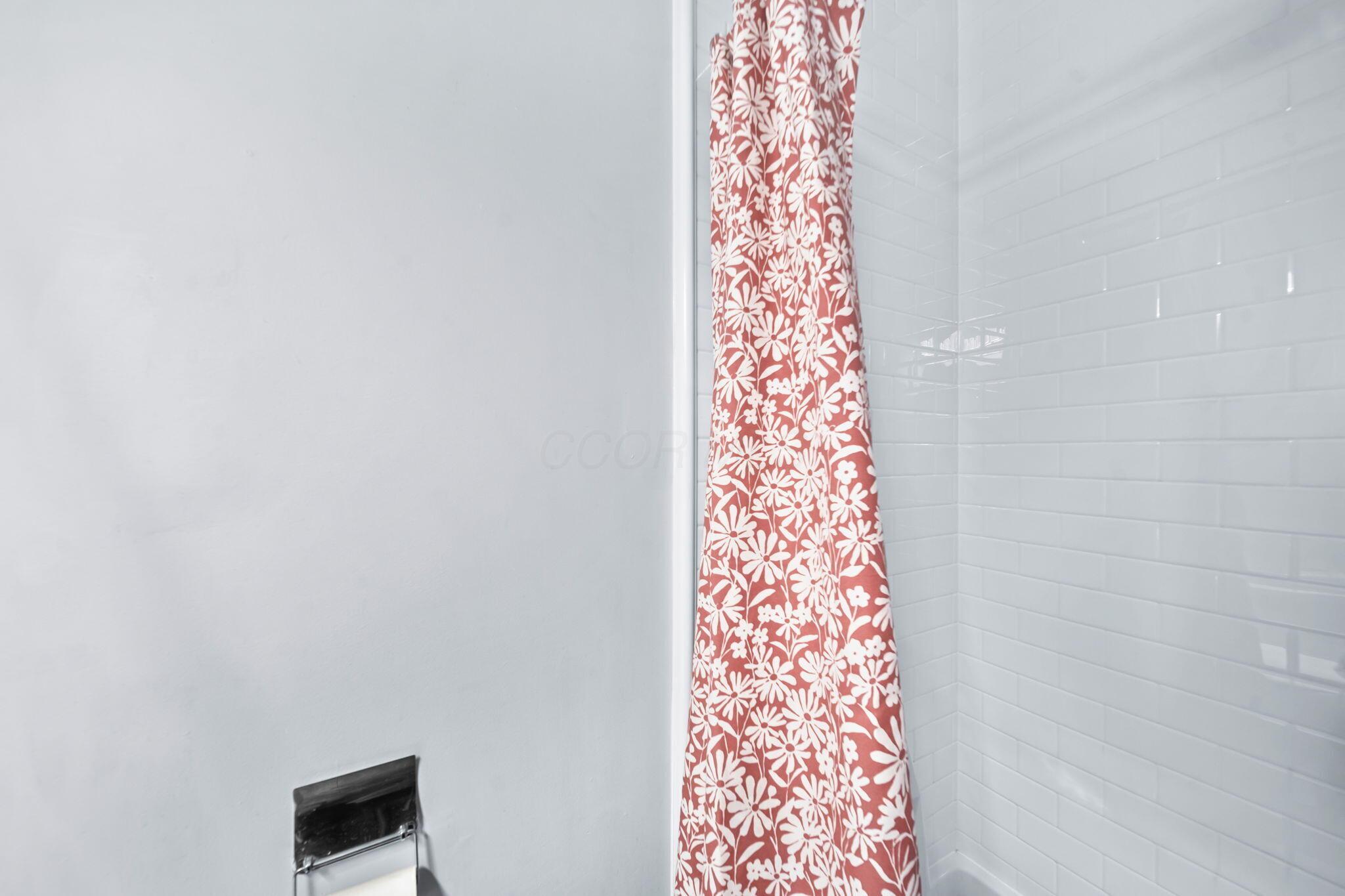 505 Tresham Road Columbus, OH 43230 - Photo 26 of 42 Primary Shower