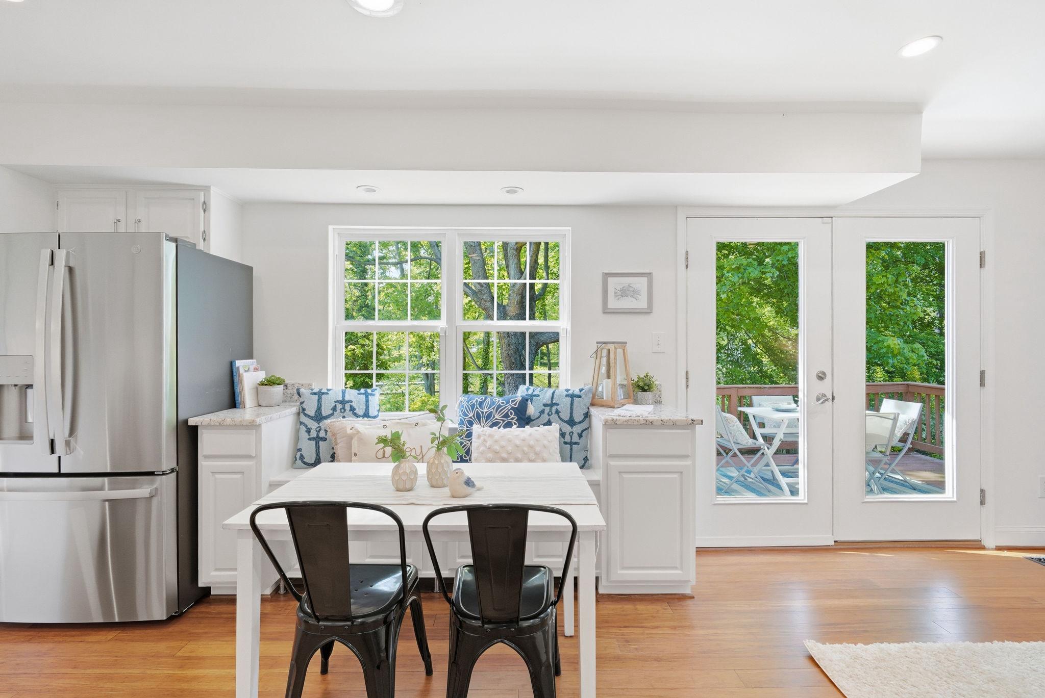 996 Headwater Road Annapolis, MD 21403 - Photo 11 of 59 Breakfast nook with access to deck