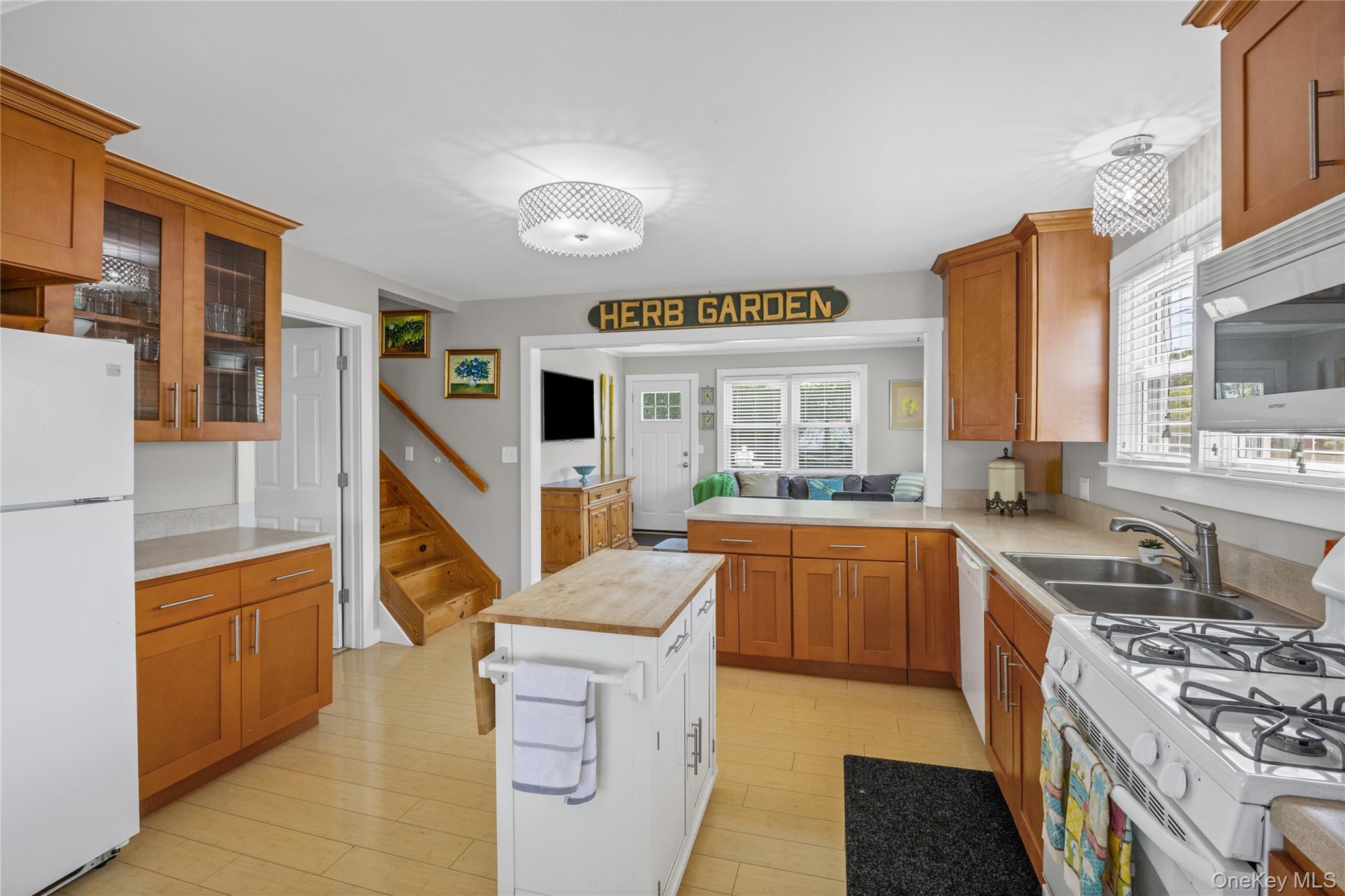 83 Beach Road Riverhead, NY 11901 - Photo 11 of 23