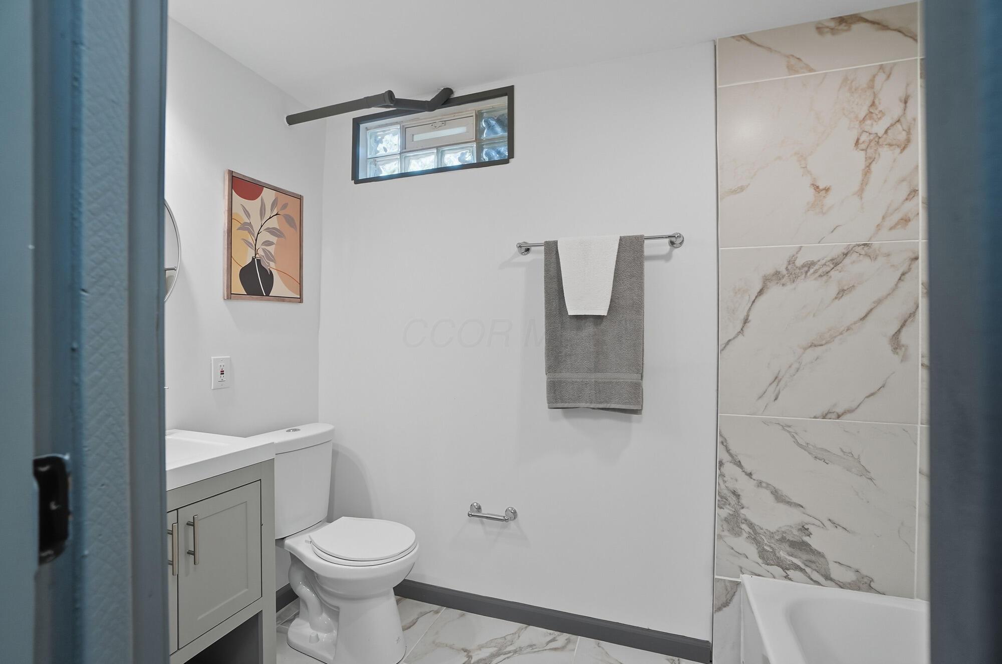 1782 Newfield Road Columbus, OH 43209 - Photo 39 of 49 038