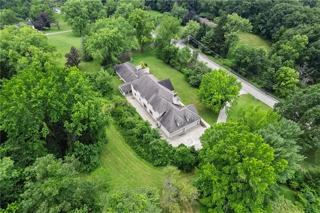 $2,200,000 | 1060 Fox Chapel Road, Pittsburgh, PA 15238