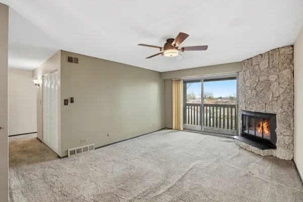 $169,900 | 13615 Royal Court, Unit 309, Crestwood, IL 60418