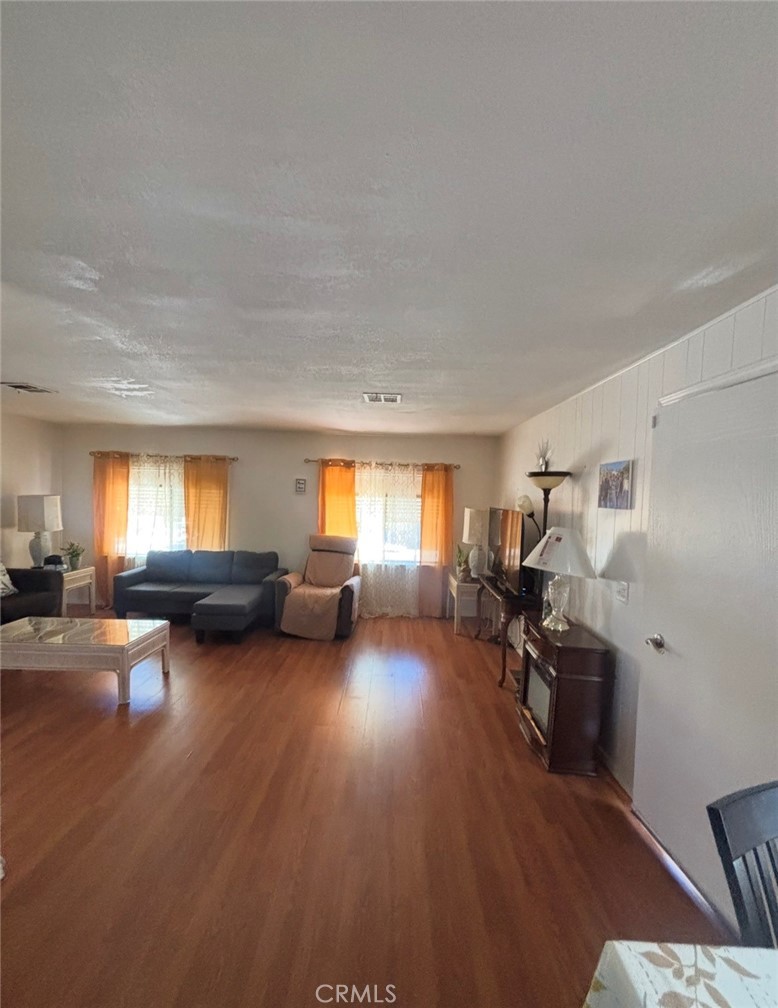 31130 South General Kearny Road, Unit 18 Temecula, CA 92591 - Photo 12 of 32 Living room