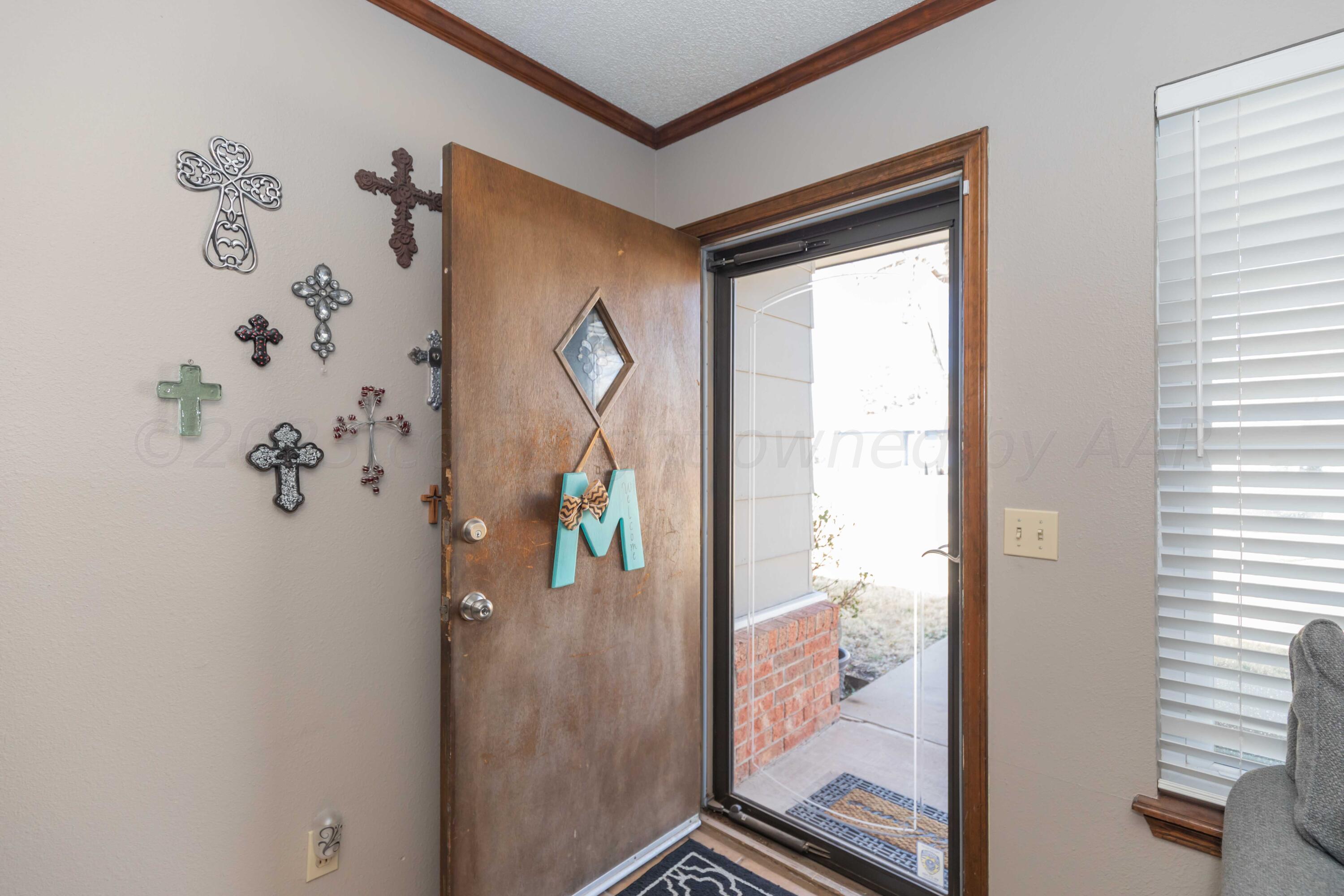 4225 Gables Street Amarillo, TX 79110 - Photo 7 of 36 ENTRY