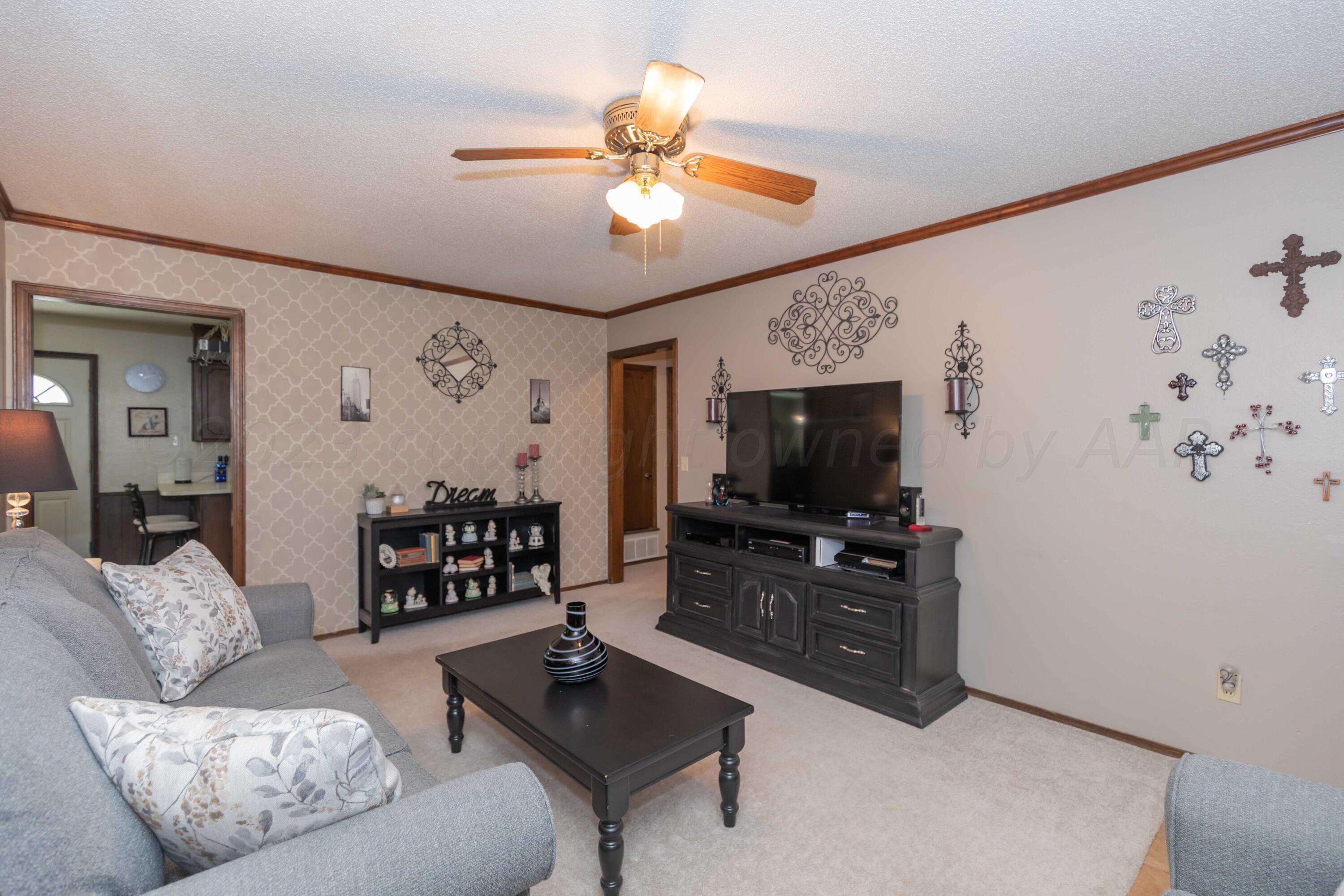 4225 Gables Street Amarillo, TX 79110 - Photo 10 of 36 LIVING ROOM VIEW 3