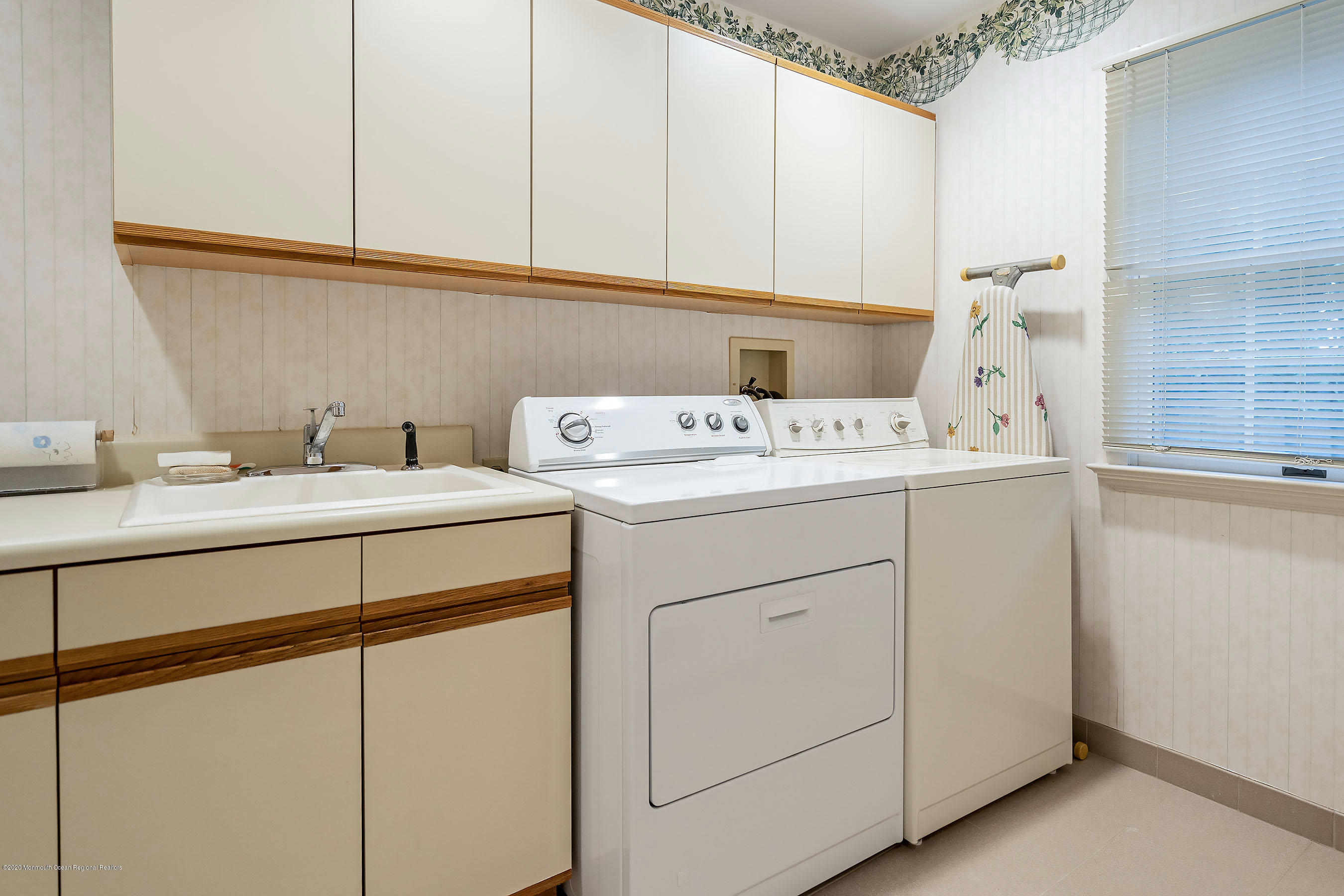 640 Oceanview Road Brielle, NJ 08730 - Photo 25 of 66 Laundry
