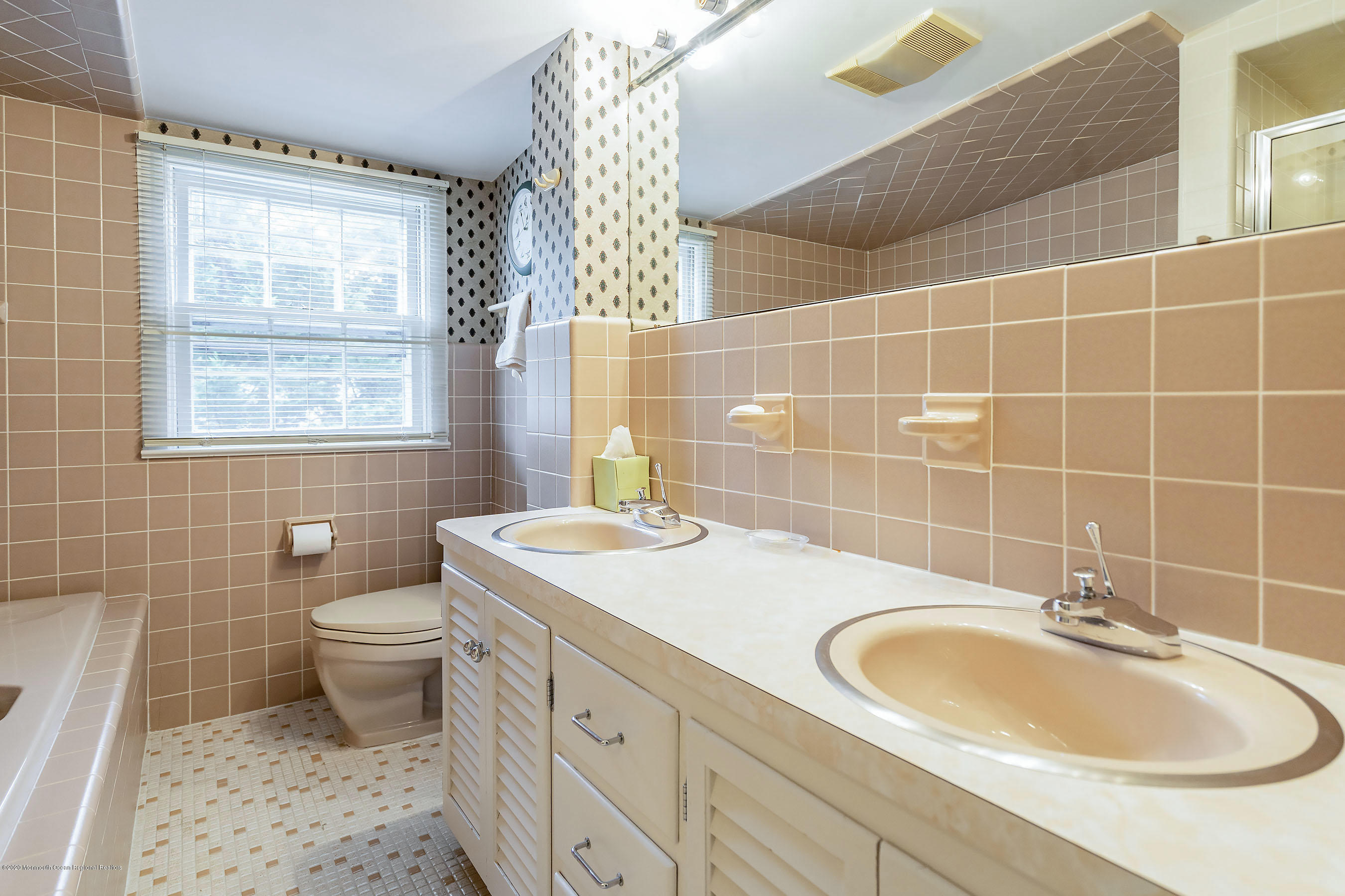 640 Oceanview Road Brielle, NJ 08730 - Photo 44 of 66 Lavatory2B