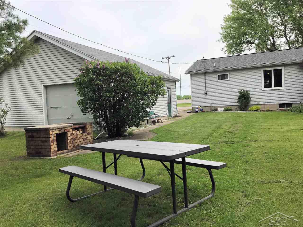 1052 South Huron Road Kawkawlin, MI 48631 - Photo 44 of 58 31381849-43.JPG