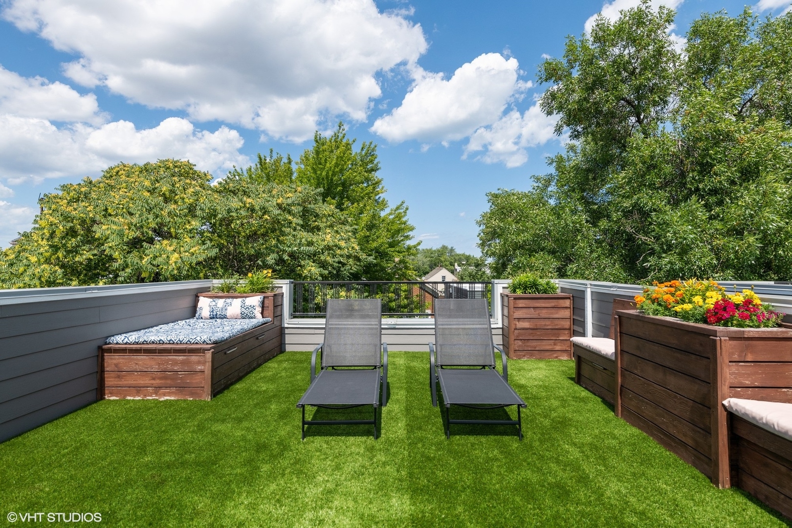 2062 North Bingham Street Chicago, IL 60647 - Photo 26 of 34 a backyard view with table and chairs plants and large trees