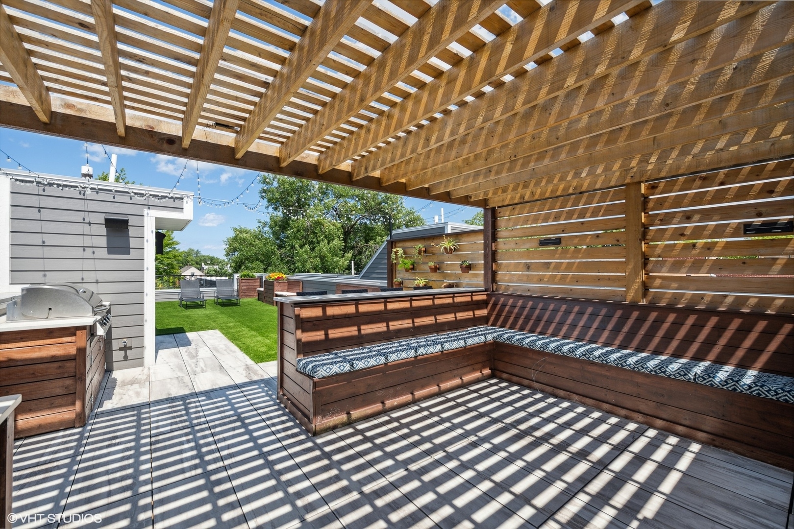 2062 North Bingham Street Chicago, IL 60647 - Photo 27 of 34 a view of outdoor space with seating space