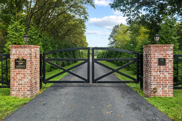 $2,499,000 | 808 North Main Street, Mount Pleasant, TN 38474