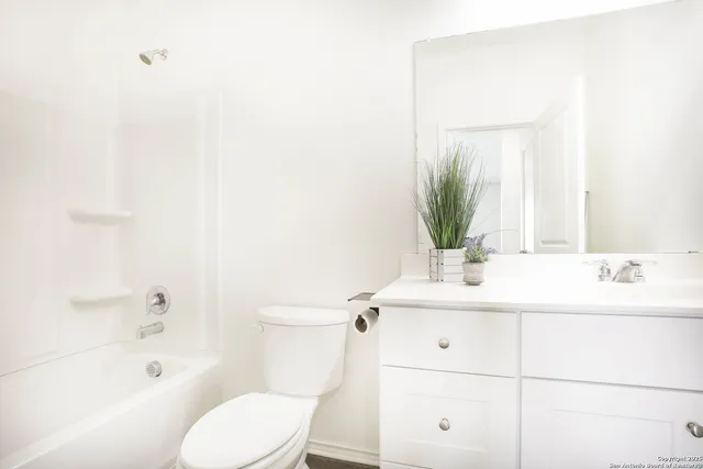 $1,900 | 5214 Winding Streme, St. Hedwig, TX 78152