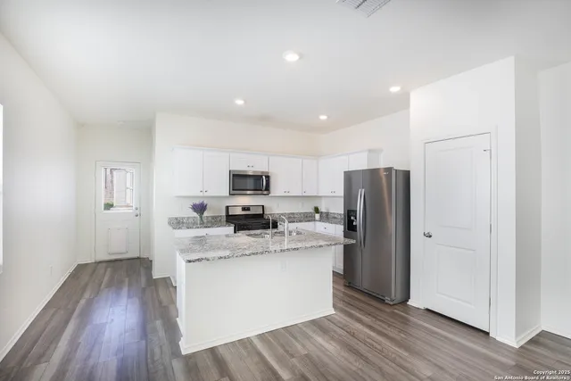 $1,900 | 5214 Winding Streme, St. Hedwig, TX 78152