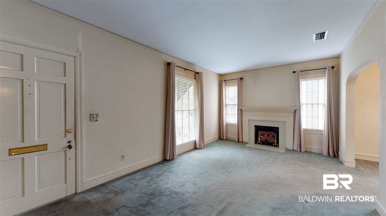 161 Crenshaw Street Mobile, AL 36606 - Photo 3 of 19