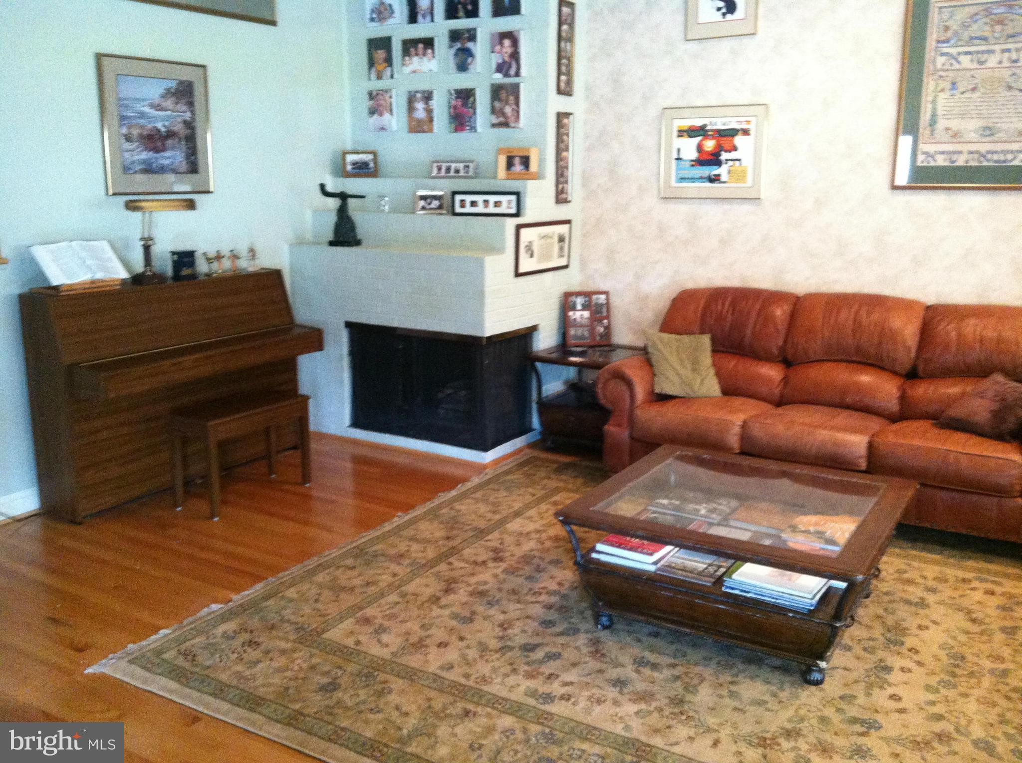 7511 Labyrinth Road Pikesville, MD 21208 - Photo 3 of 30 Living Room