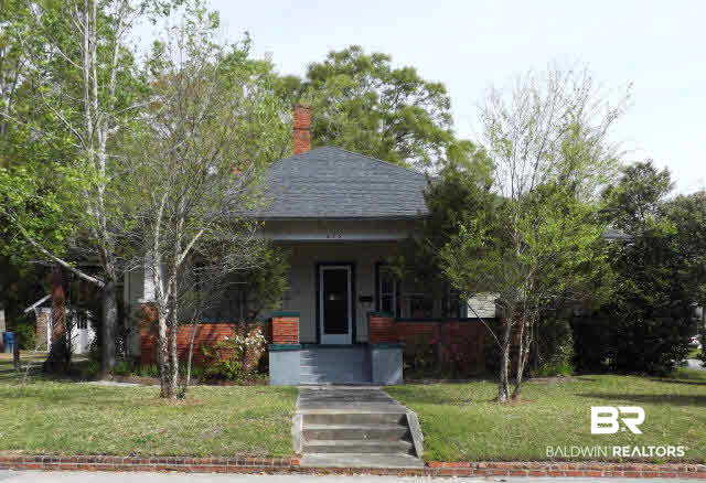 215 West Mclellan Street Brewton, AL 36426 - Photo 1 of 17