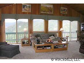 544 Brown Ridge Road Maggie Valley, NC 28751 - Photo 4 of 12 a living room with furniture