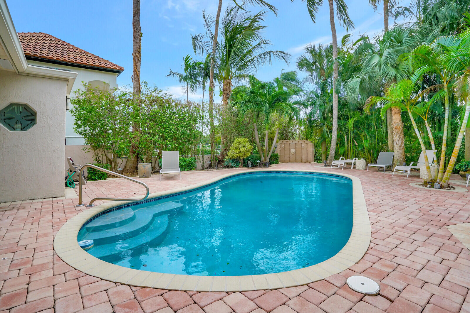 290 East Fern Drive Boca Raton, FL 33432 - Photo 41 of 51 Resort-Style Backyard