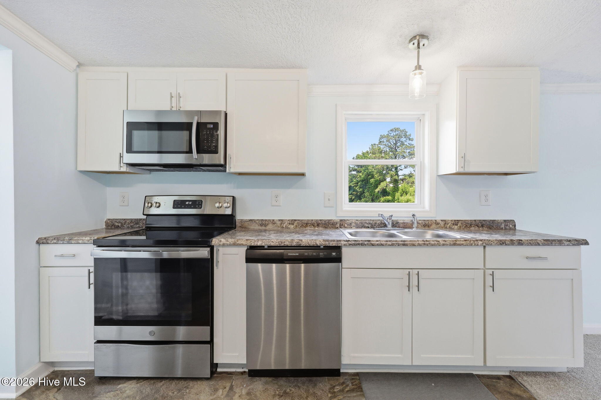 204 Kings Parkway Hubert, NC 28539 - Photo 12 of 30 New appliances