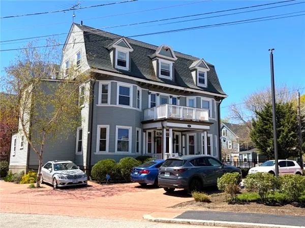 $2,500 | 131 Irving Avenue, Unit 1L, Providence, RI 02906