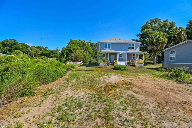 a view of livingroom with hardwood floor and ceiling fan