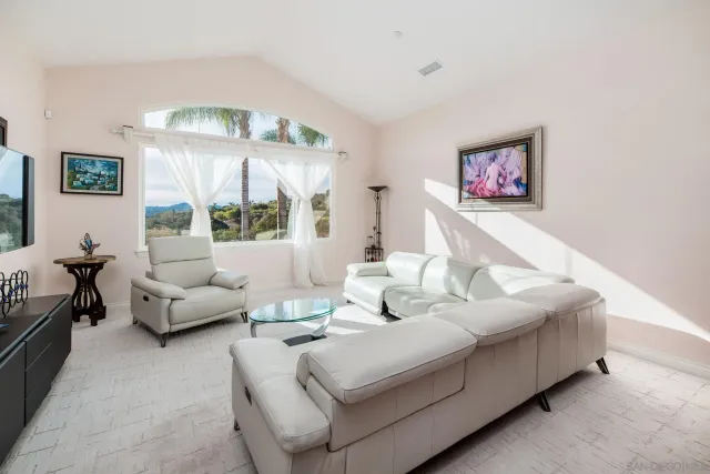 $1,349,000 | 2635 Vista De Palomar, Fallbrook, CA 92028