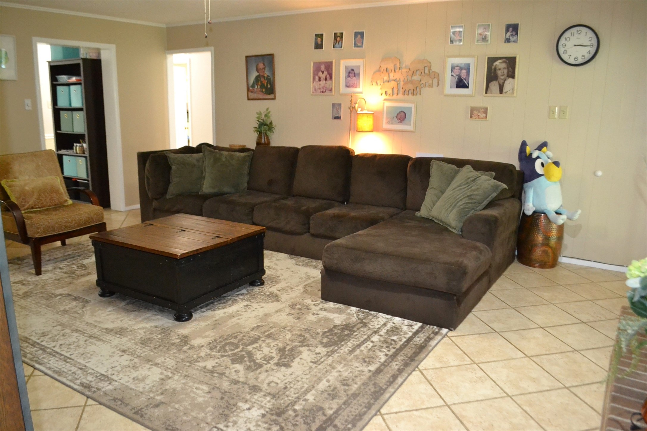 610 East X Street Deer Park, TX 77536 - Photo 21 of 44 a living room with furniture and wooden floor