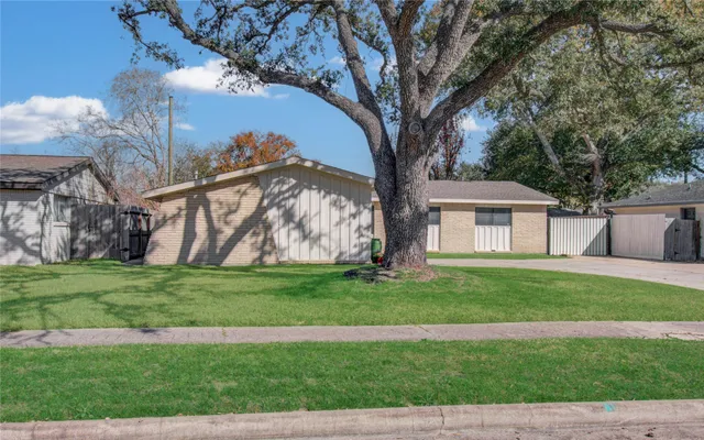 $2,100 | 5926 Ettrick Drive, Houston, TX 77035