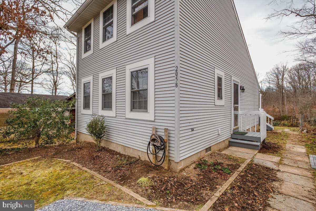 2058 Shore Drive Edgewater, MD 21037 - Photo 4 of 35