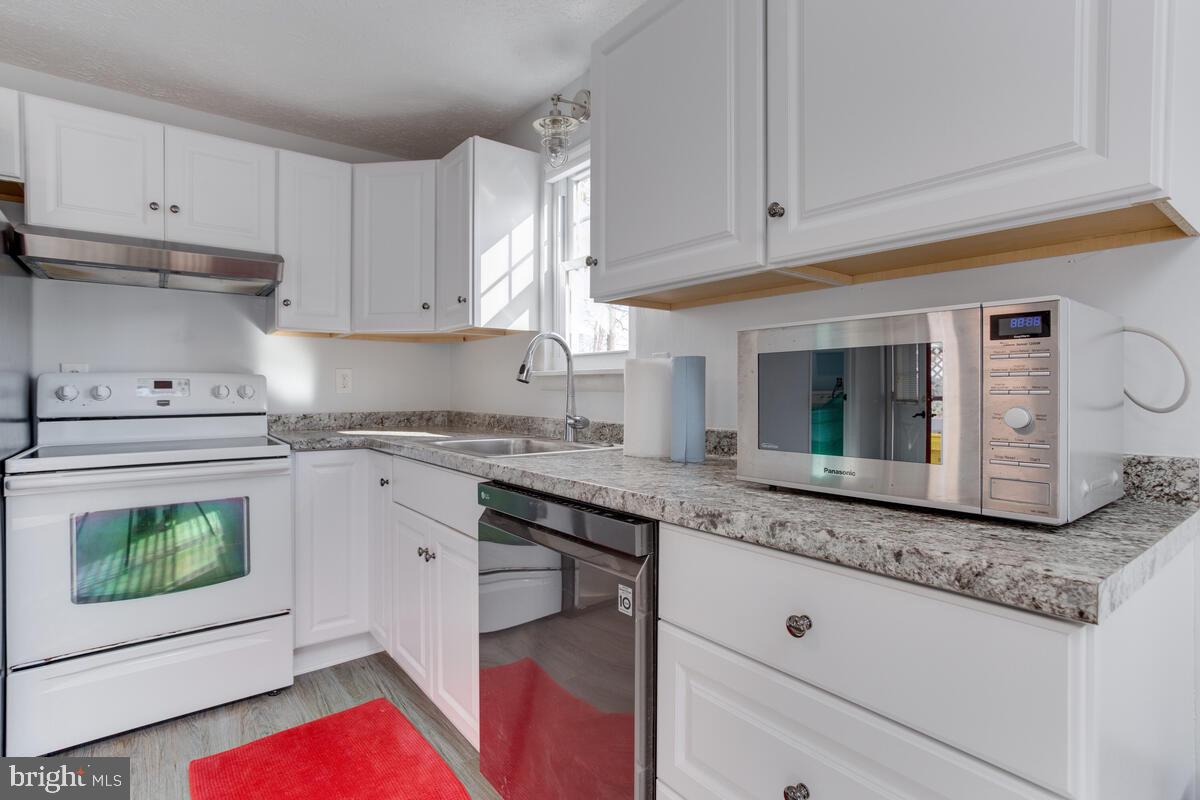 2058 Shore Drive Edgewater, MD 21037 - Photo 9 of 35