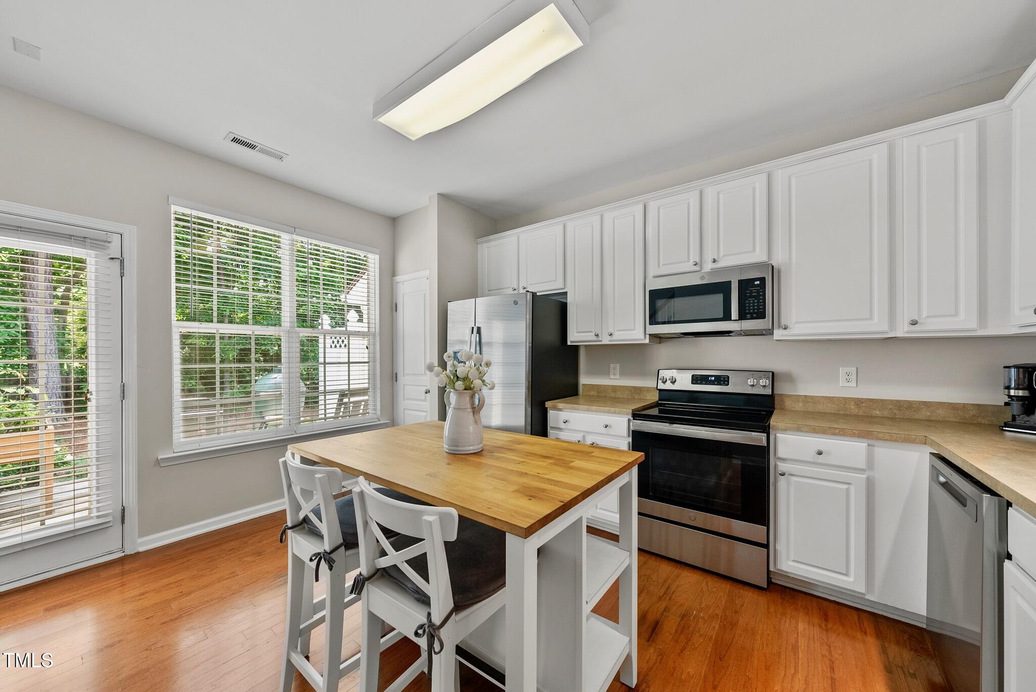 4353 Sugarbend Way Raleigh, NC 27606 - Photo 10 of 31 10